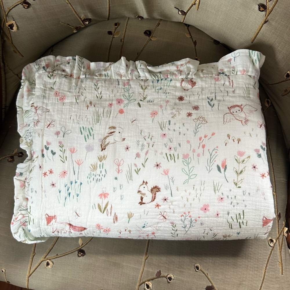 NWOT - Elegant Baby Owl Print Organic Muslin Baby Blanket with Fur Back.